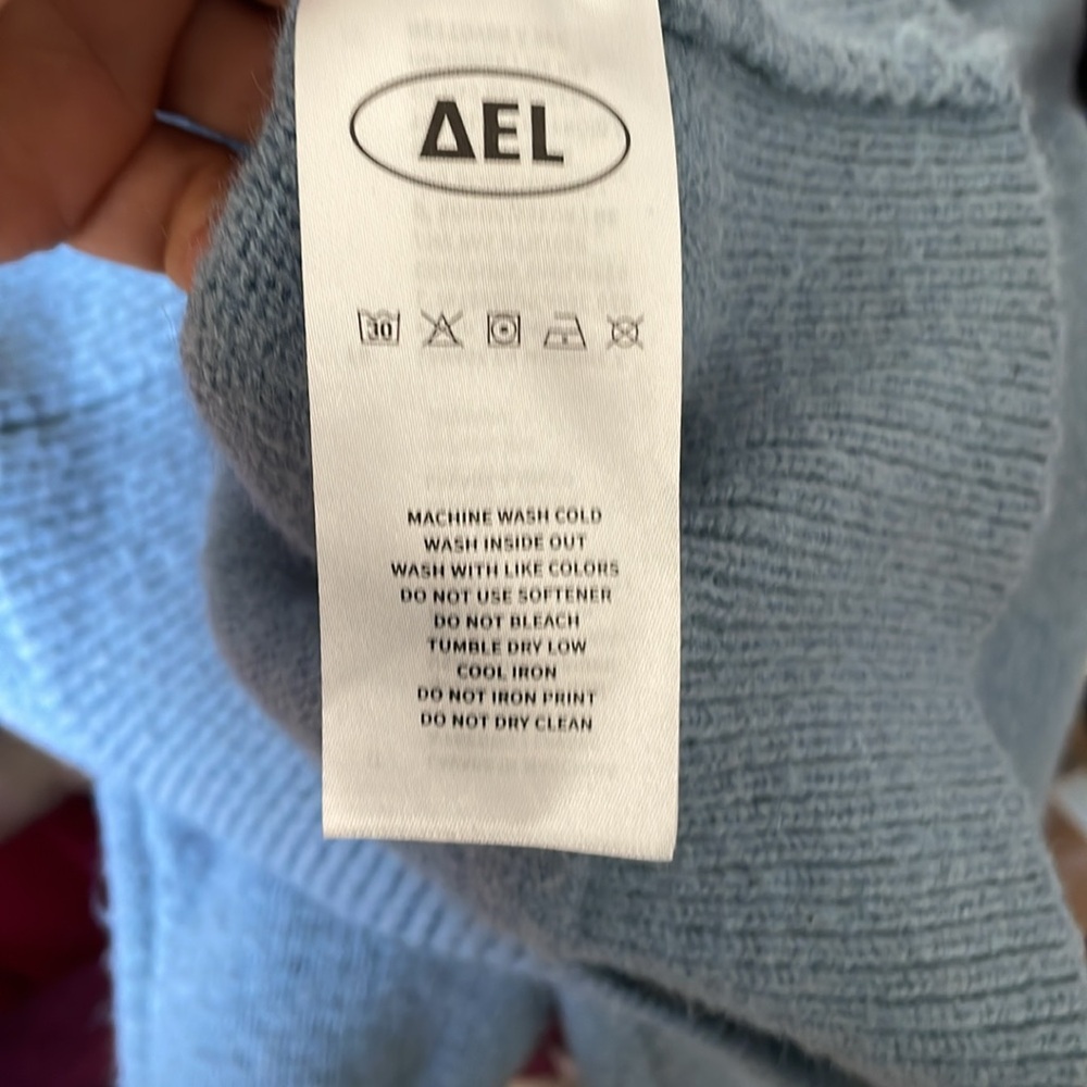 Sweater - Picture 4 of 4